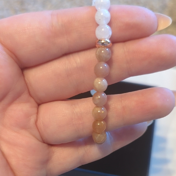 Elegant Beaded Bracelet - Picture 4 of 4